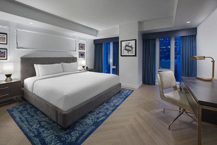 Room 11 of 33
