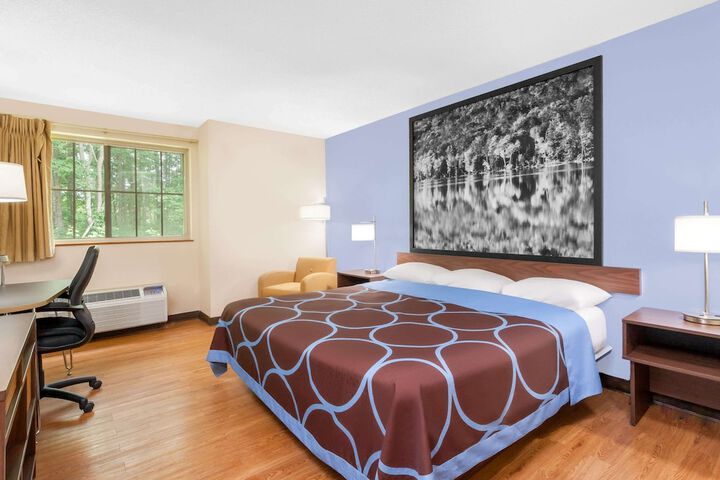 Super 8 by Wyndham Oneonta / Cooperstown