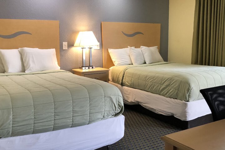 Chisholms Motor Inn