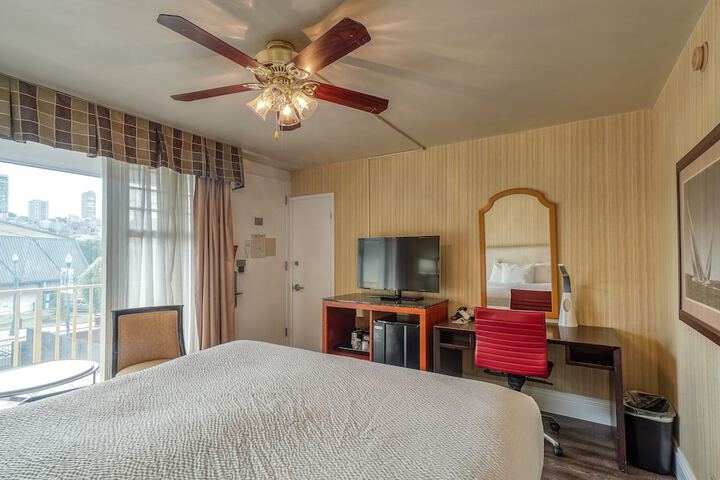 Room 105 of 143