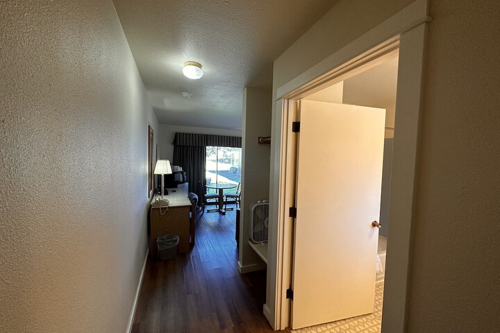 Room 143 of 181