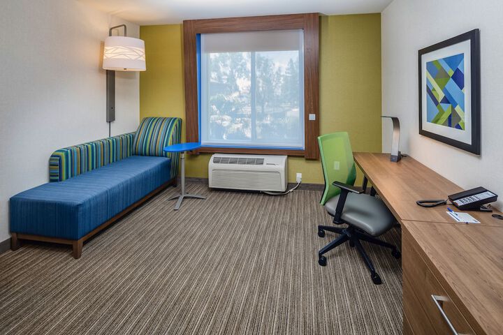 Holiday Inn Express and Suites Modesto by IHG