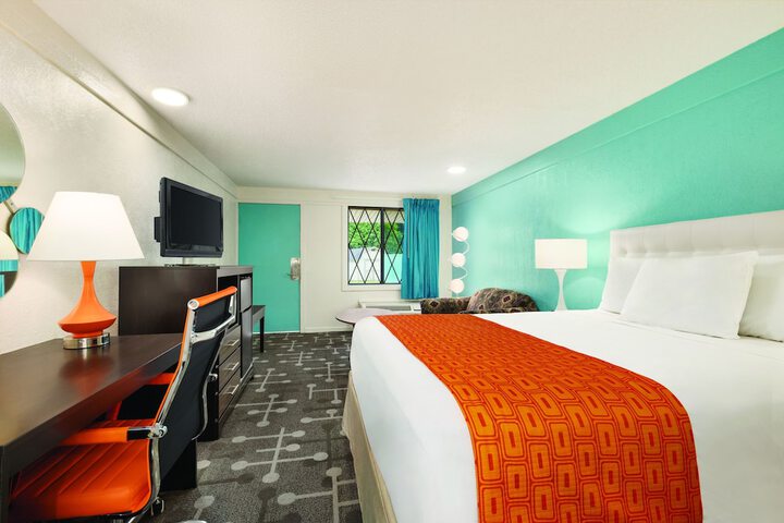 Room 14 of 18