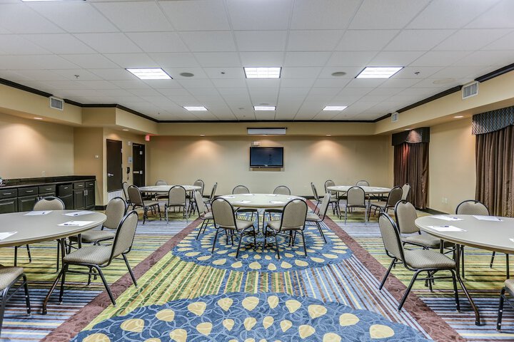 Holiday Inn Express Hotel & Suites Huntsville by IHG