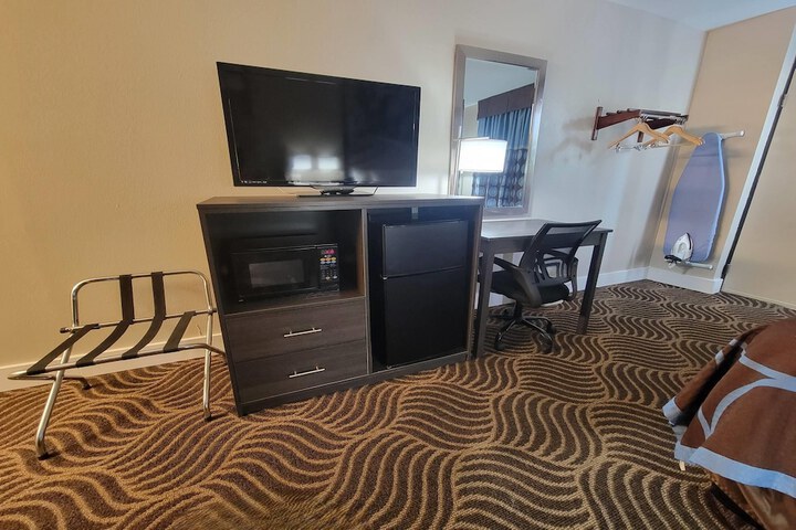 Super 8 by Wyndham Marion NC