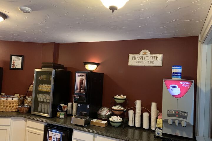 Breakfast/Coffee Service 162 of 182