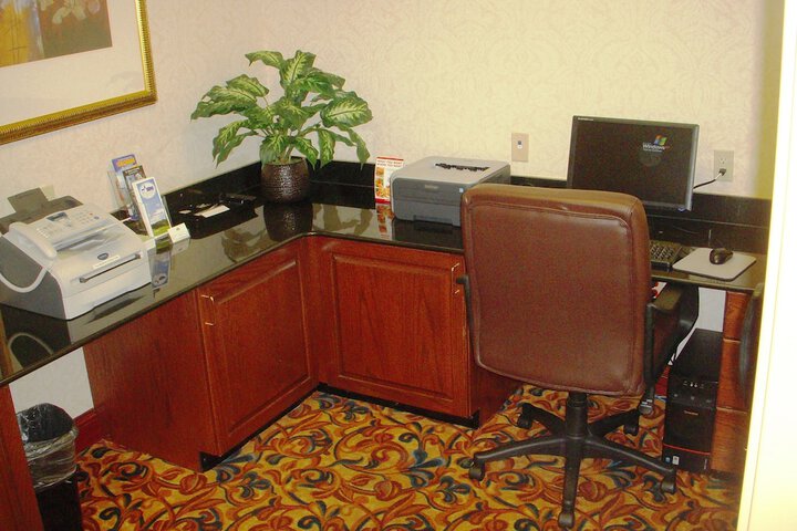 Business Center 23 of 25