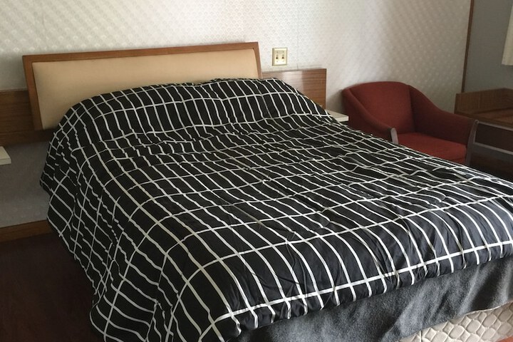 Room 9 of 48