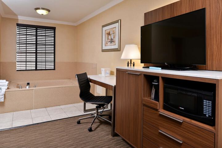 Room 27 of 37