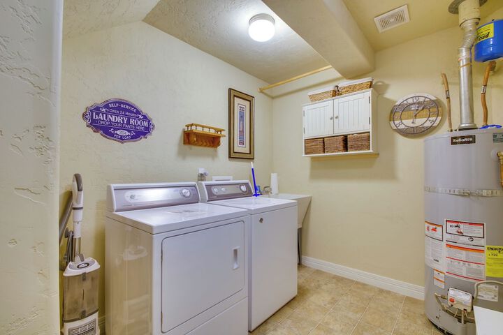 Quiet Waterfront Escape w / Hot Tub & Beach Access!