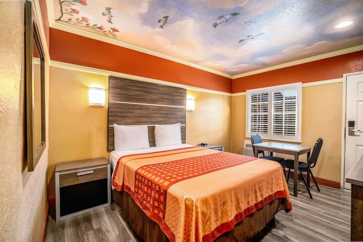 Room 17 of 22