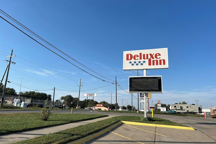 Deluxe Inn