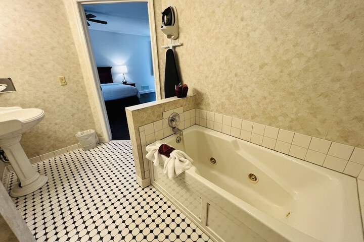 Room 27 of 87