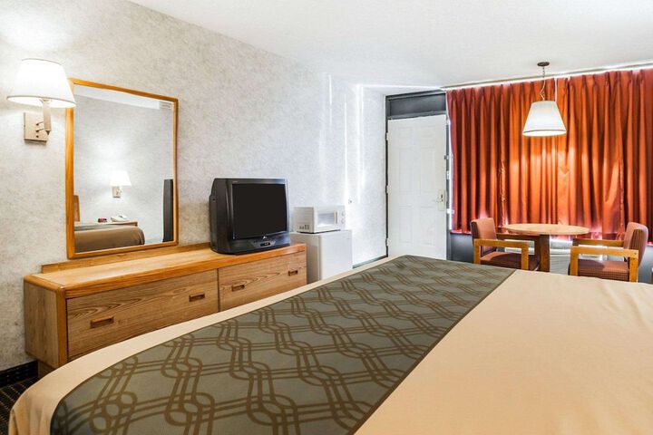 Room 16 of 30