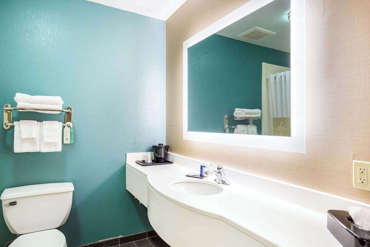 Sleep Inn & Suites Dunmore
