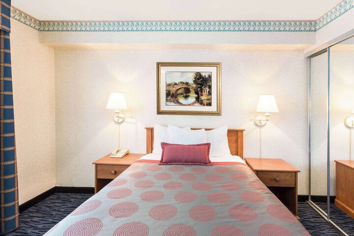 Room 8 of 30