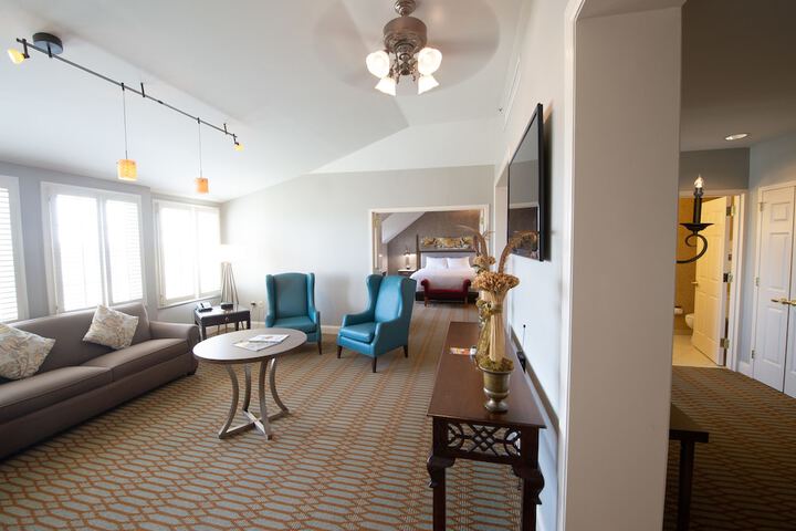 Virginia Crossings Hotel Tapestry Collection by Hilton