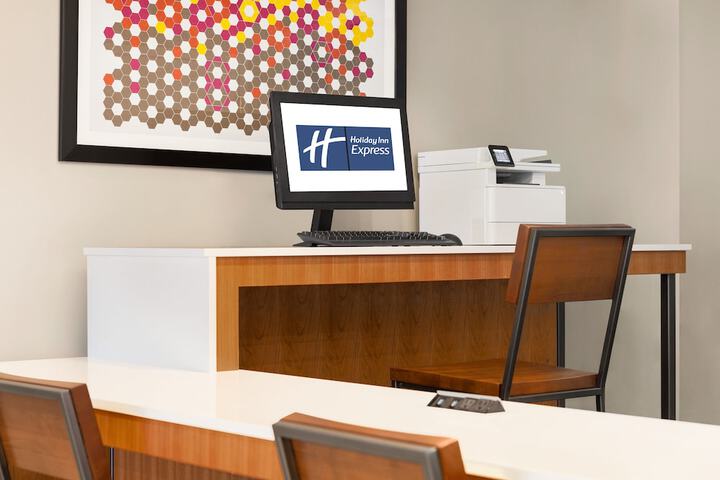 Holiday Inn Express & Suites Philadelphia - Mt. Laurel by IHG