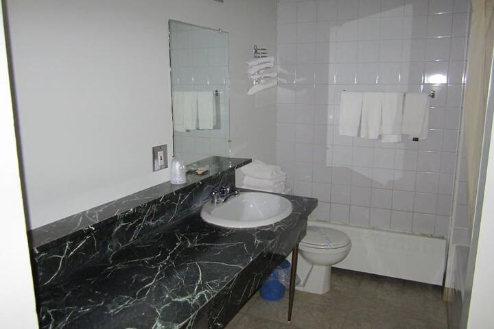 Camelot Court Motel