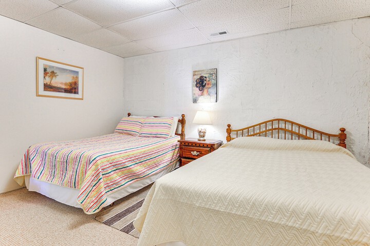 Waterfront Wheeler Lake Home w / Furnished Deck