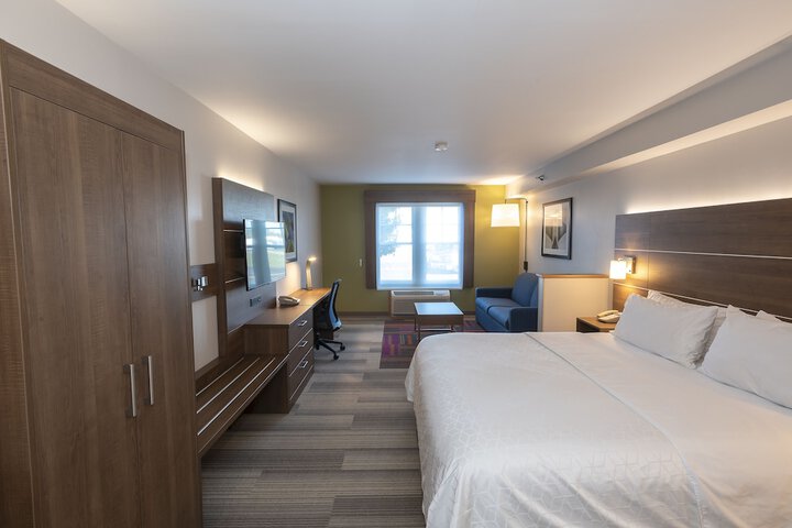 Room 17 of 33