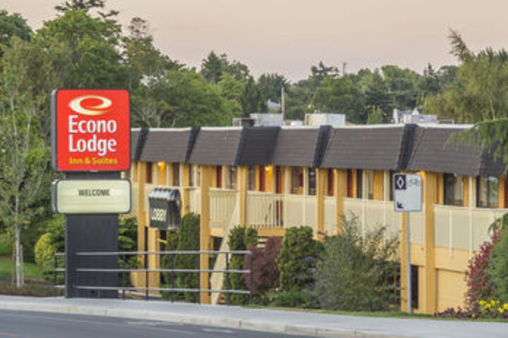 Econo Lodge Inn & Suites
