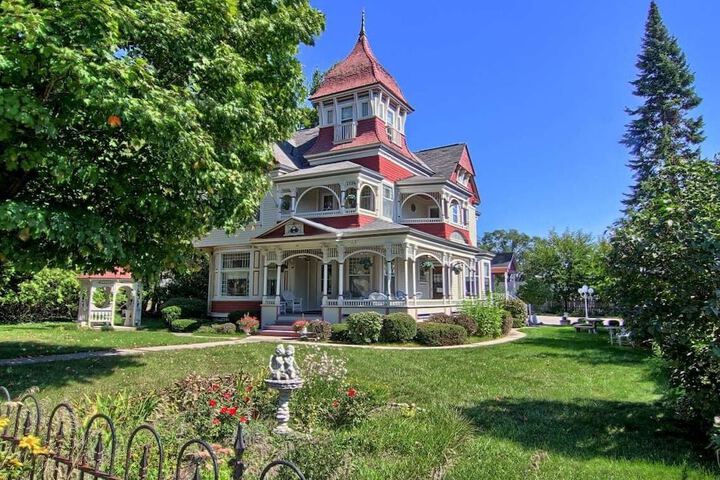Grand Victorian B & B Inn