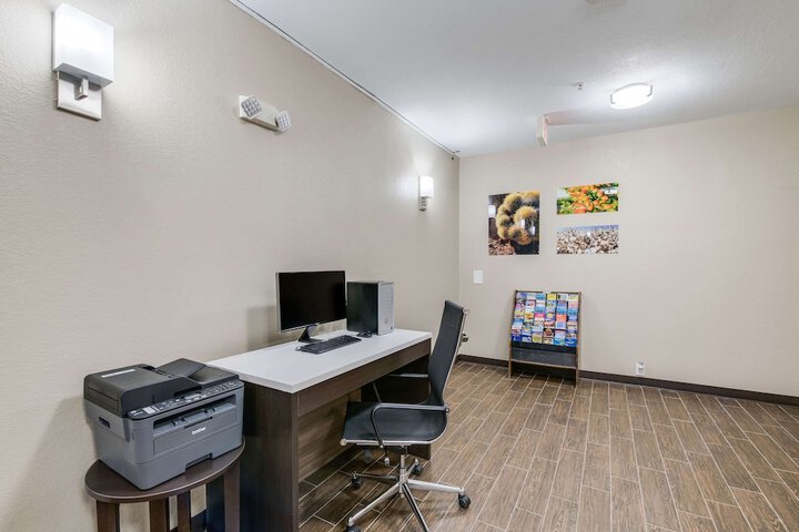 Business Center 34 of 34