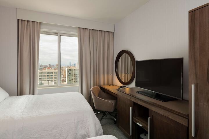 Room 28 of 42