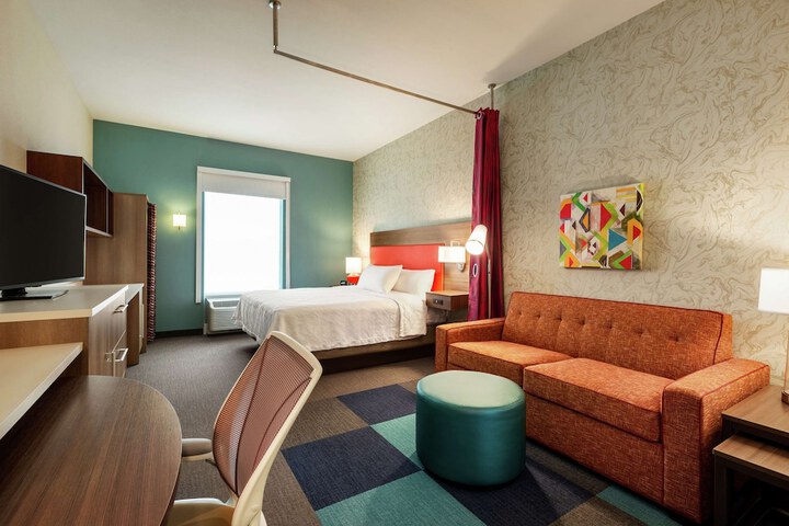 Room 10 of 28