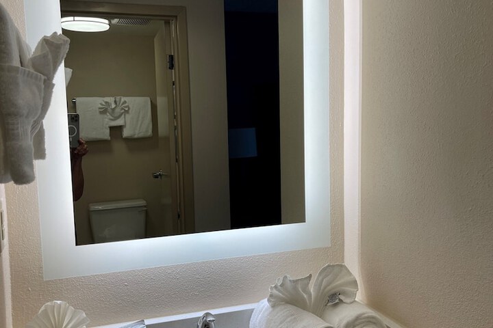 Room 28 of 48