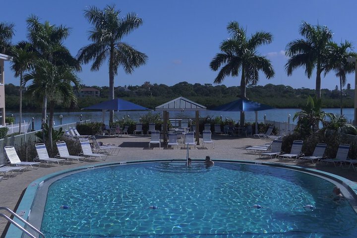Barefoot Beach Resort