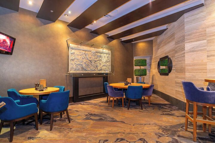 Sandman Signature Vancouver Airport Hotel & Resort