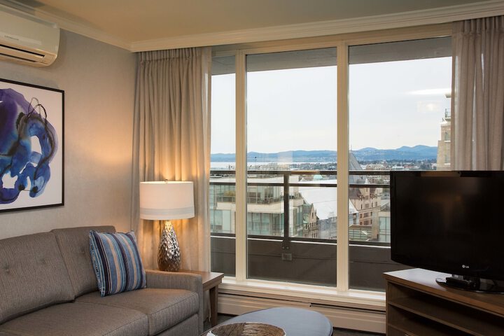 Chateau Victoria Hotel and Suites