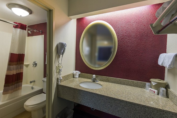 Room 27 of 29