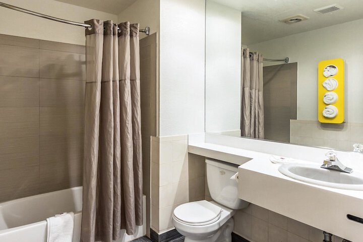 Motel 6 Elizabeth NJ - Newark Liberty Intl Airport