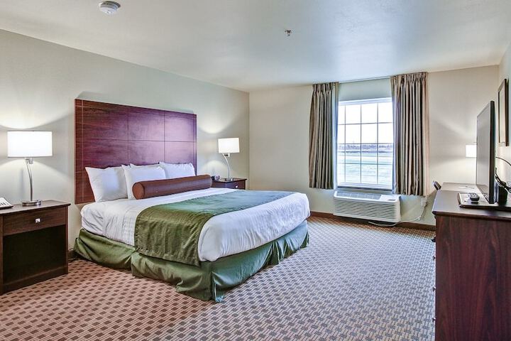 Cobblestone Hotel & Suites – Pulaski / Green Bay
