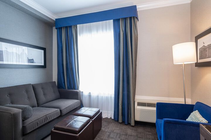 Room 34 of 60