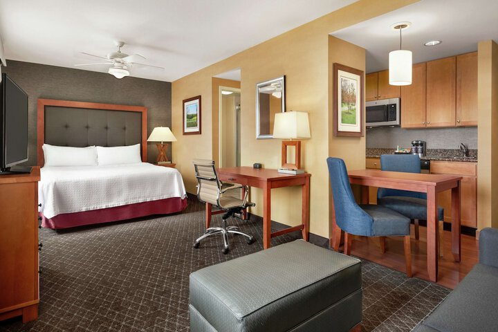 Room 27 of 40