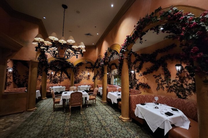Dining 11 of 23