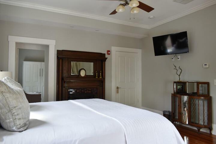 Room 17 of 43