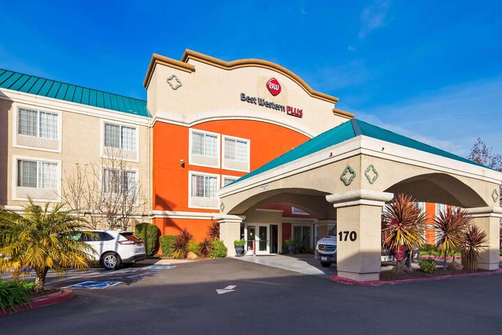 Best Western Plus Airport Inn Suites