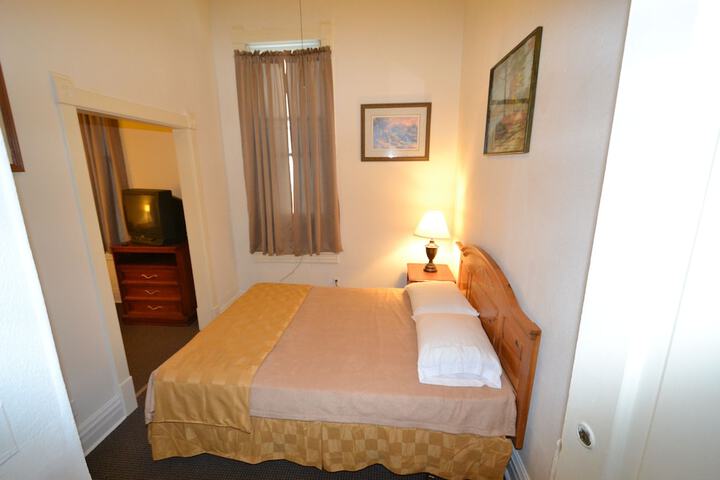 Room 26 of 38