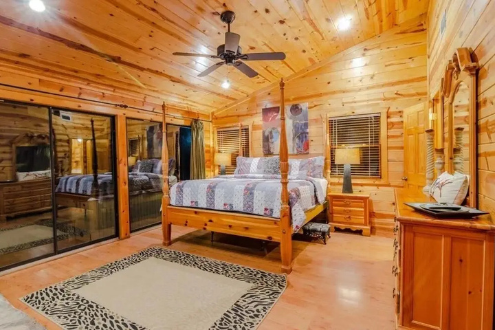 Crooked Pine Cabin With Swing and Hot Tub on the Deck by Redawning