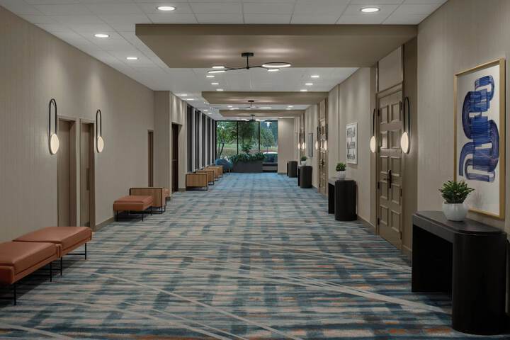 Sheraton Milwaukee Brookfield Hotel