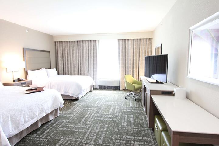 Hampton Inn & Suites Dallas Market Center
