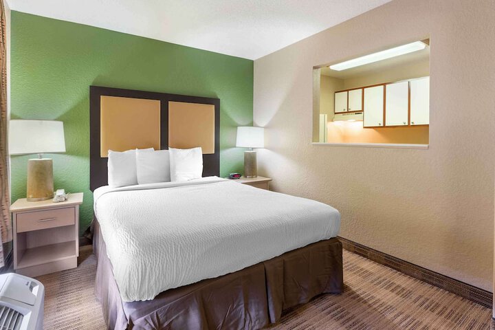 Room 18 of 29