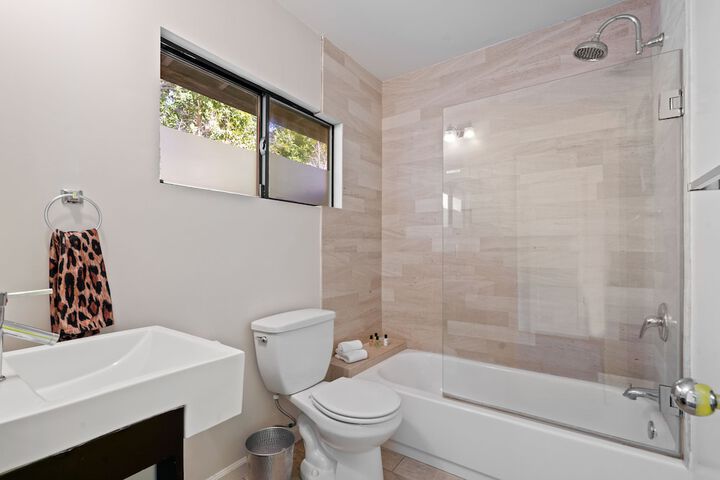 Room 15 of 26