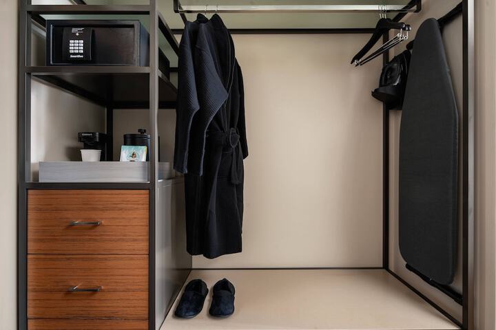 Room 30 of 42