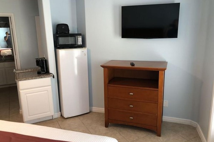 Beachgate CondoSuites and Oceanfront Resort